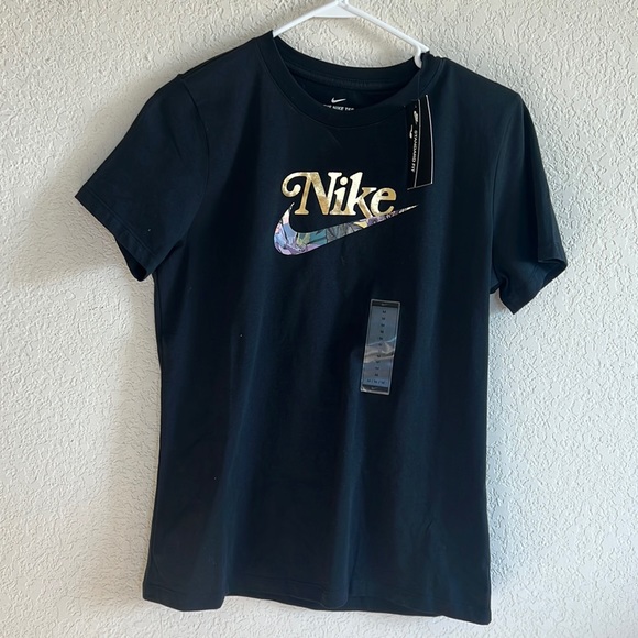 Nike tee logo Sportswear Metallic Graphic T-Shirt - Picture 2 of 5